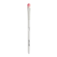 Wet 'n' Wild Makeup Brush, Large Eyeshadow Brush with Rounded and Innovative Bristles and Ergonomic Handle for Blending without Smudging, Easy-to-use Makeup Brushes, 1 Count (Pack of 1)