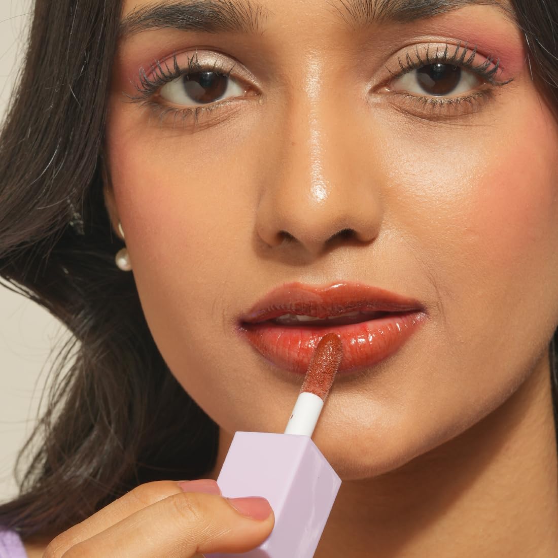 Plum Keep It Glossy Serum Lip Gloss With Hyaluronic Acid | Luminous Finish | Highly Pigmented | Instant Hydration | 100% Vegan & Cruelty Free | 07 Brown Beam
