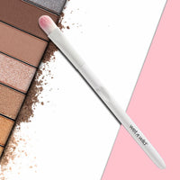 Wet 'n' Wild Makeup Brush, Large Eyeshadow Brush with Rounded and Innovative Bristles and Ergonomic Handle for Blending without Smudging, Easy-to-use Makeup Brushes, 1 Count (Pack of 1)