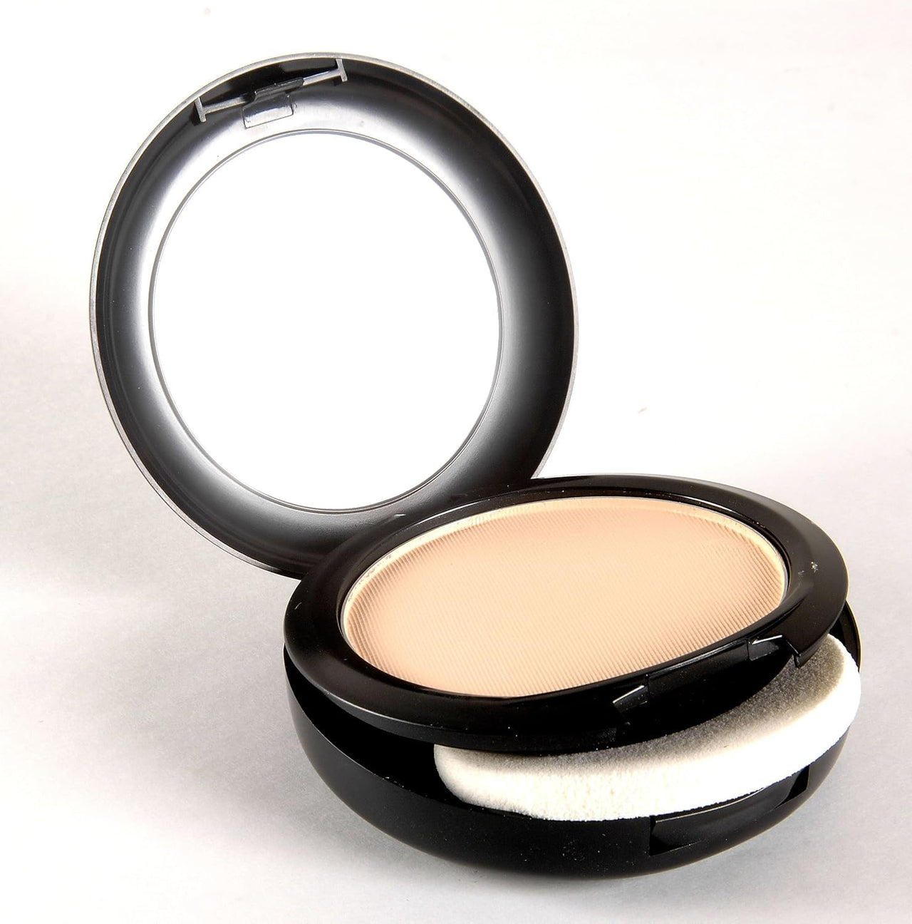 NEW MACC Studio Fix Professional Waterproof oil-free Longlasting Liquid 24-hour colour-true foundation Matte Finish For Women, Girls 15g - Shine-Free Compact Powder (All NC) (NC-43)