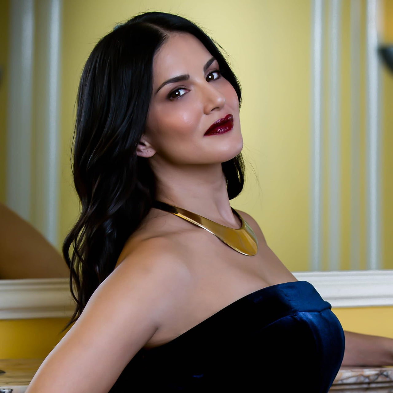 STARSTRUCK BY SUNNY LEONE Matte Lipstick- Maroon Lipstick- Starry Night 4.2 gm| Lipsticks for Women | Long Lasting Lipstick for Women | Makeup Lipsticks | Waterproof Lipstick | Smudge Proof Lipstick