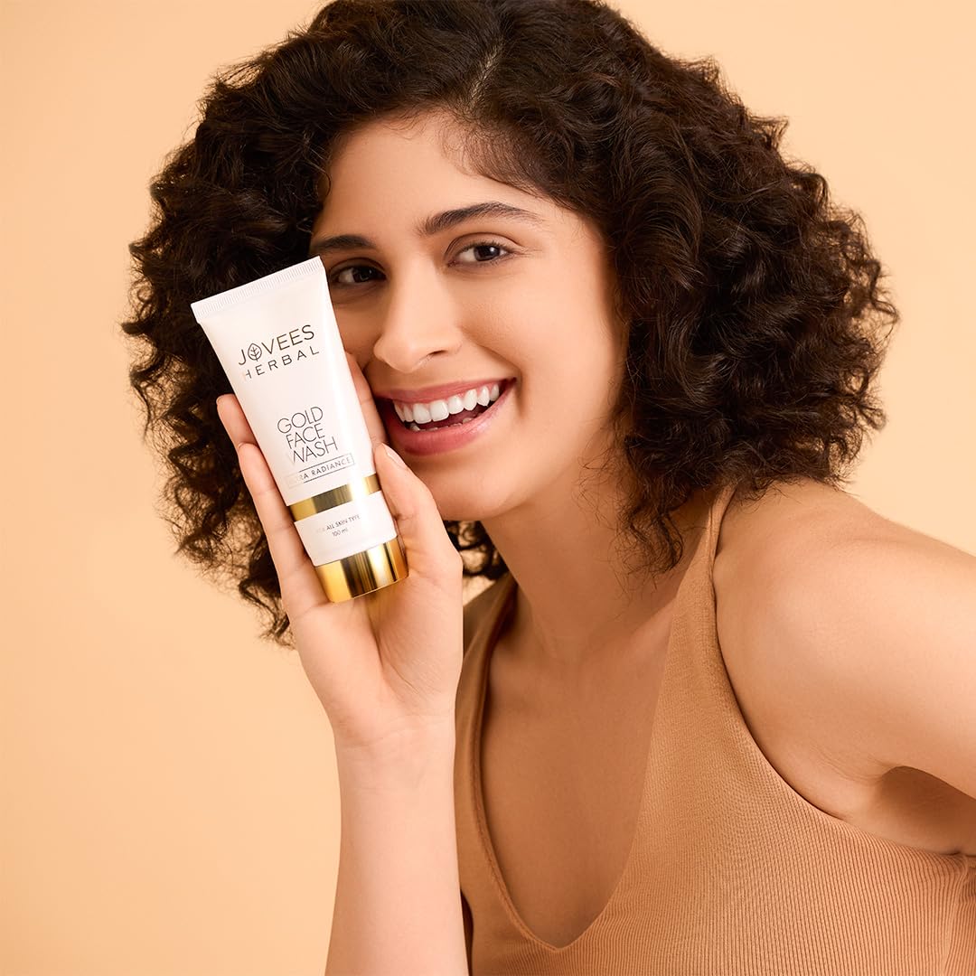 Jovees Herbal Ultra Radiance Gold Face Wash Gives Clear, Nourished & Hydrated Skin, Reduce Dark Spot And Improves Skin Texture | For All Skin Types 100ml