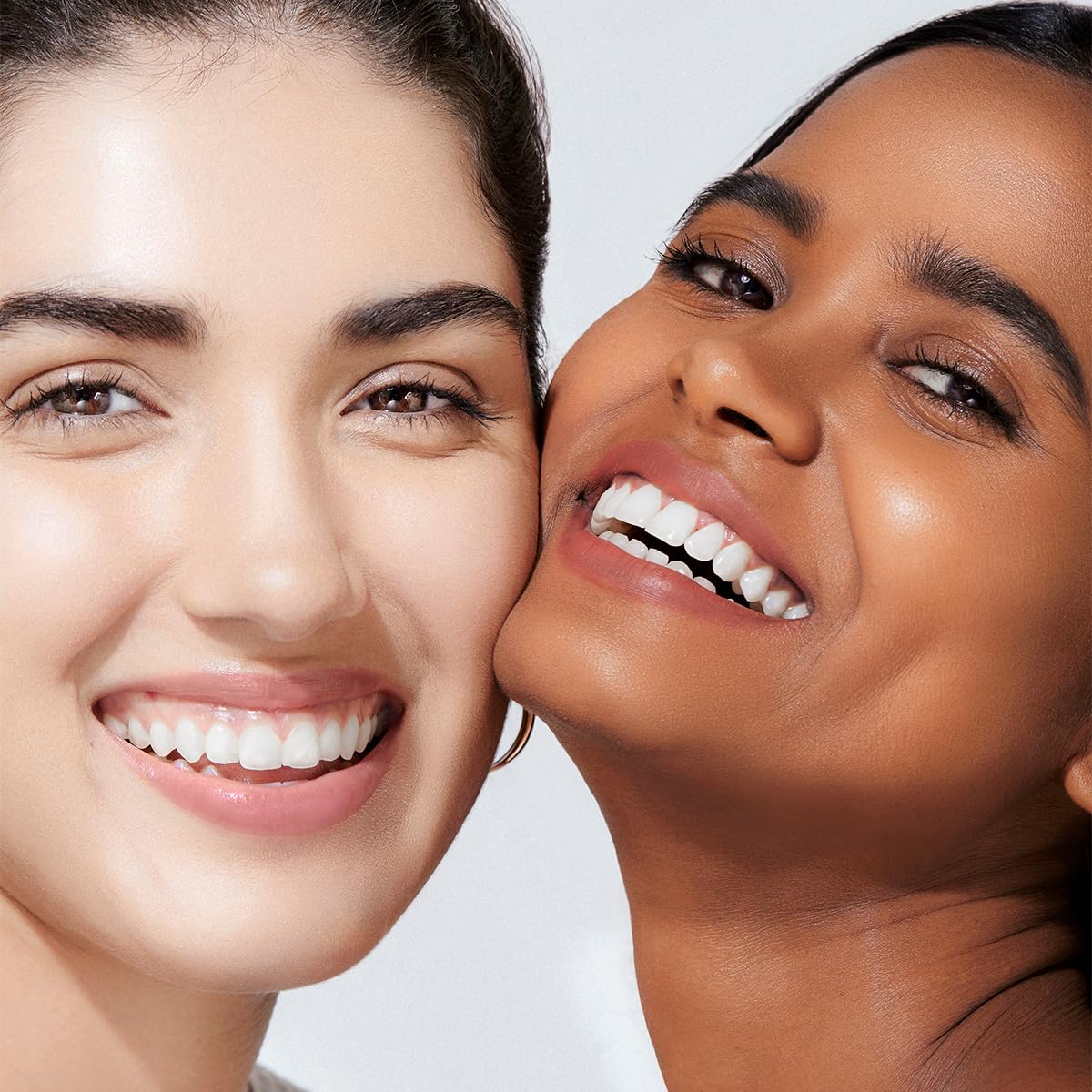 Mamaearth Glow Full Coverage Compact For All, Spf 30 For Up To 3X Instant Glow - 9 Gm|Radiant, Natural|Even Toned Complexion| Mattifying|Up To 16-Hour Oil Control & Sweat-Resistant (Pearl Glow), Cream