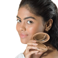 Mamaearth Glow Full Coverage Compact For Oily Skin, Spf 30 For Up To 3X Instant Glow - 9 Gm|Radiant, Natural|Even Toned Complexion|Mattifying|Up To 16-Hour Oil Control & Sweat-Resistant, Cream