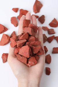 DUQGUHO Red Jasper Natural Crystal Quartz Bulk Raw Rough Healing Crystal Stones Reiki Crystal Stone Tumbling Cabbing Fountain Rocks Polishing Cutting Gemstone 0.45 lbs Red Stone