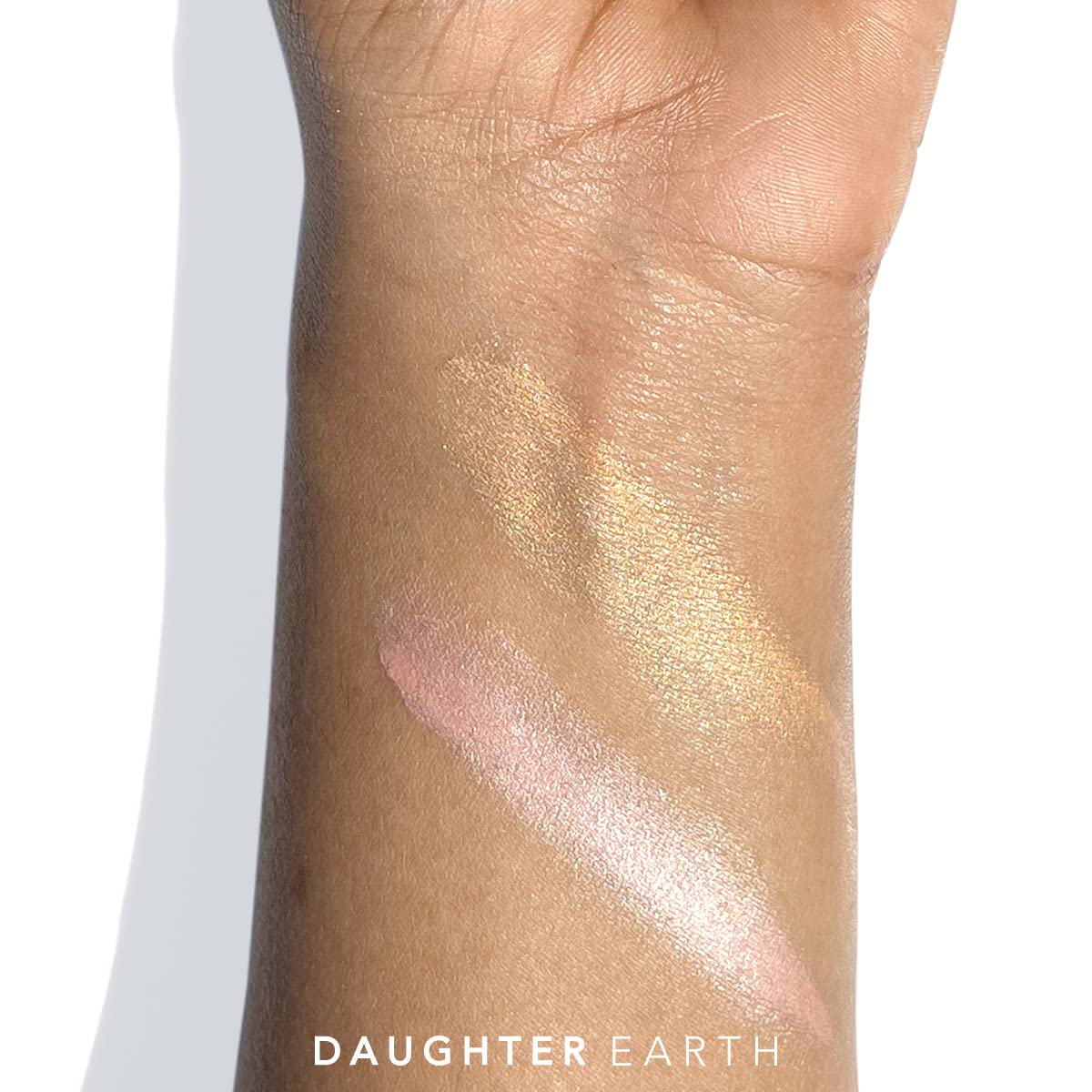 DAUGHTER EARTH Hit The Lights Illuminator | Vegan Vitamin E Natural Blush For Women | Highlighter Balm For Glowing & Radiant Skin | Lightweight With Subtle Look | Glow From Within | Dab & Blend