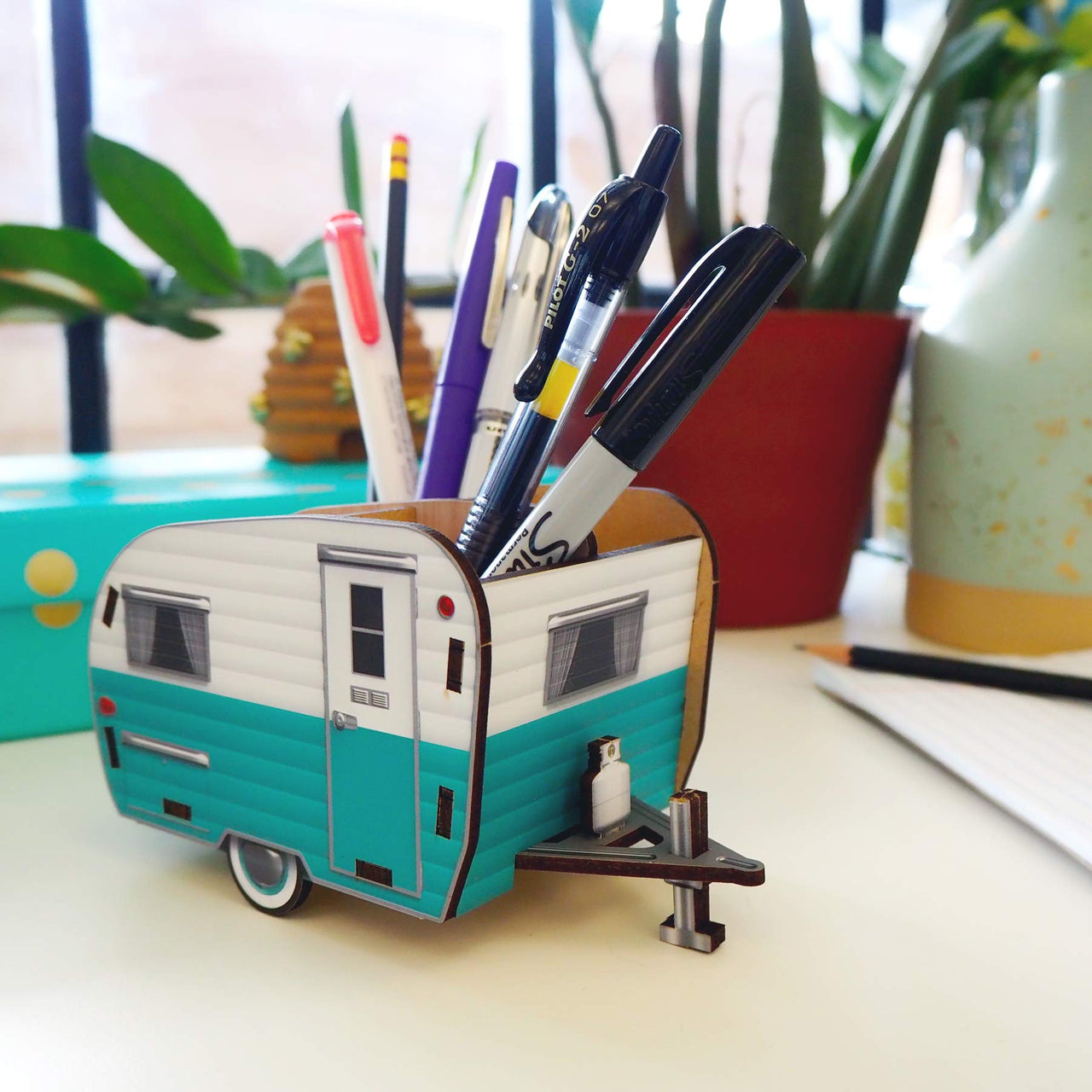 HAPPY CAMPER Vintage Camper Pencil Holder, White and Blue, Retro Desk Organizer- Great Gift for Coworkers and Travel Enthusiasts - Functional Desk & Cubicle Accessory Happy Camper