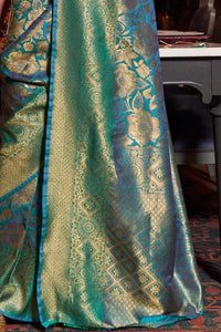 SGF11 Women's  Kanjivaram Pure Soft Silk Handloom Saree Pure Golden Zari With Blouse Piece Green 01