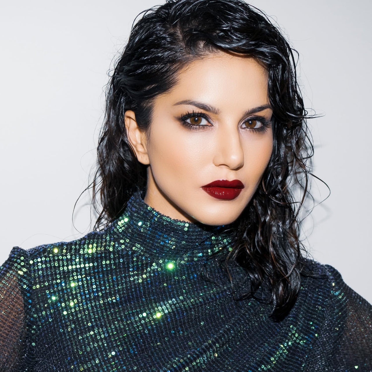 STARSTRUCK BY SUNNY LEONE Matte Lipstick- Maroon Lipstick- Midnight Twinkle 4.2 gm| Lipsticks for Women | Long Lasting Lipstick | Makeup Lipsticks | Waterproof Lipstick | Smudge Proof Lipstick
