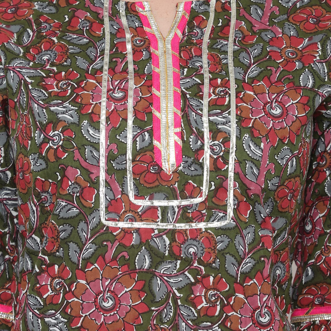 DiRaVee Girls/Women Gauhar Faizah Sanganeri Printed Sharara Kurta Set