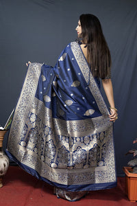 SGF11- Women's  Kanjivaram Pure Soft Silk Handloom Saree Pure Golden Zari With Blouse Piece