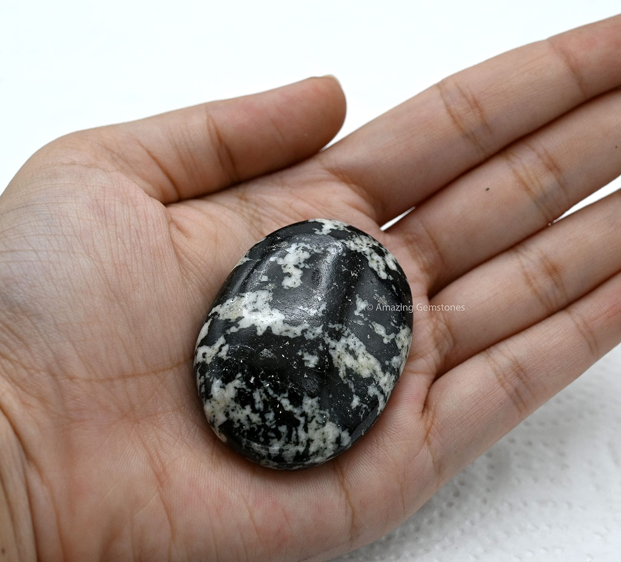 Black and White Tourmaline Palm Stone - Pocket Massage Worry Stone for Natural Body Chakra Balancing, Reiki Healing and Crystal Grid Black & White Tourmaline
