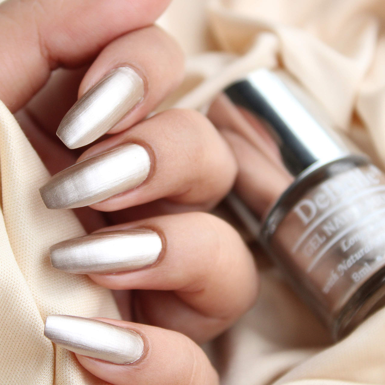 DeBelle Gel Nail Polish Chrome Beige (Metallic Beige Nail Paint)|Non UV - Gel Finish |Chip Resistant | Seaweed Enriched Formula| Long Lasting|Cruelty and Toxic Free| 8ml