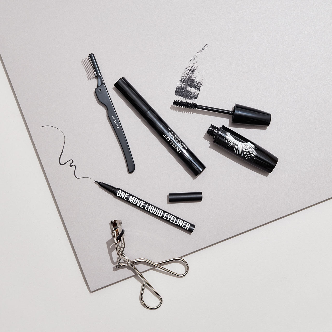 Inglot One Move Liquid Eyeliner Black - 0.55 ml Waterproof and smudge-proof