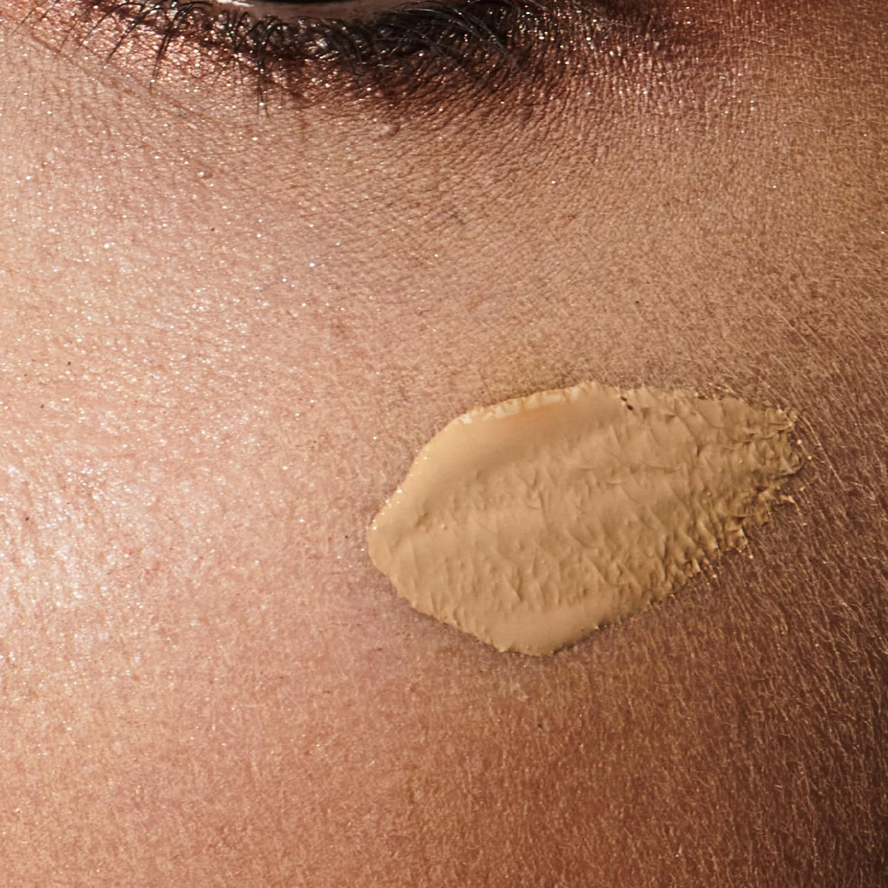 MARY JO K Full Coverage Foundation 02 – Matte & Radiant Finish, High Coverage & Long-Wearing – Customizable Texture for a Flawless Complexion – [30ml]
