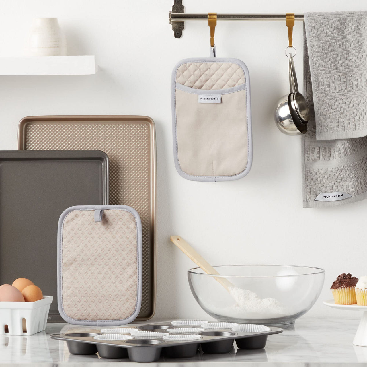 KitchenAid Asteroid Pot Holder 2-Pack Set, Milkshake Tan, 7"x10" 7"x10"