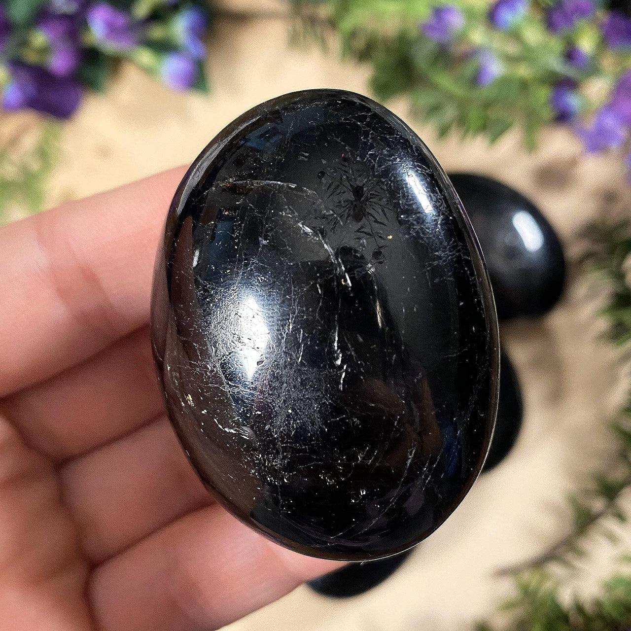 Black Tourmaline Palm Stone - Hot Massage Worry Stone for Natural Body Chakra Balancing, Reiki Healing and Crystal Grid Black Tourmaline (Natural)