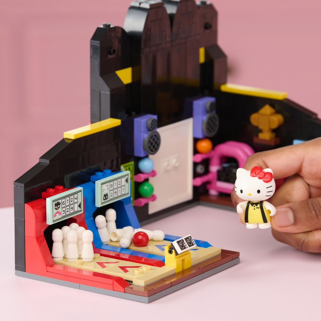 Hello Kitty and Friends BLDR Building Set (Badtz - maru’s Bowling Alley)