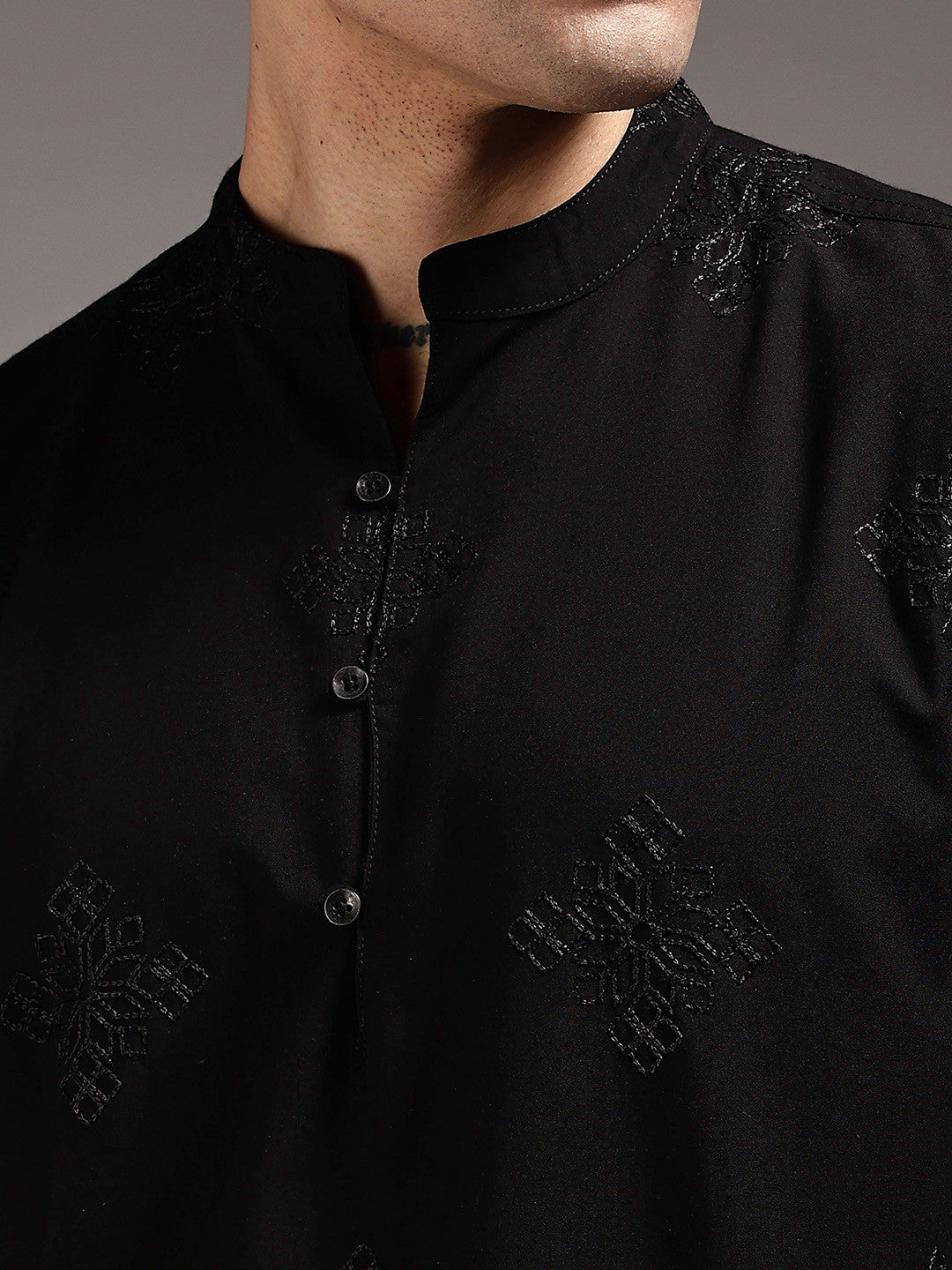 HERE&amp;NOW Men Embroidered Kurta