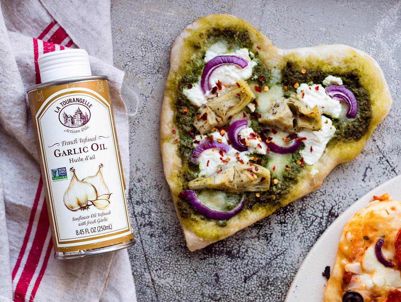 La Tourangelle, Garlic Oil, High Oleic Oil for Cooking Pastas, Salad Dressings, Drizzle on Popcorn, Irresistible Aroma and Flavor, 8.45 fl oz